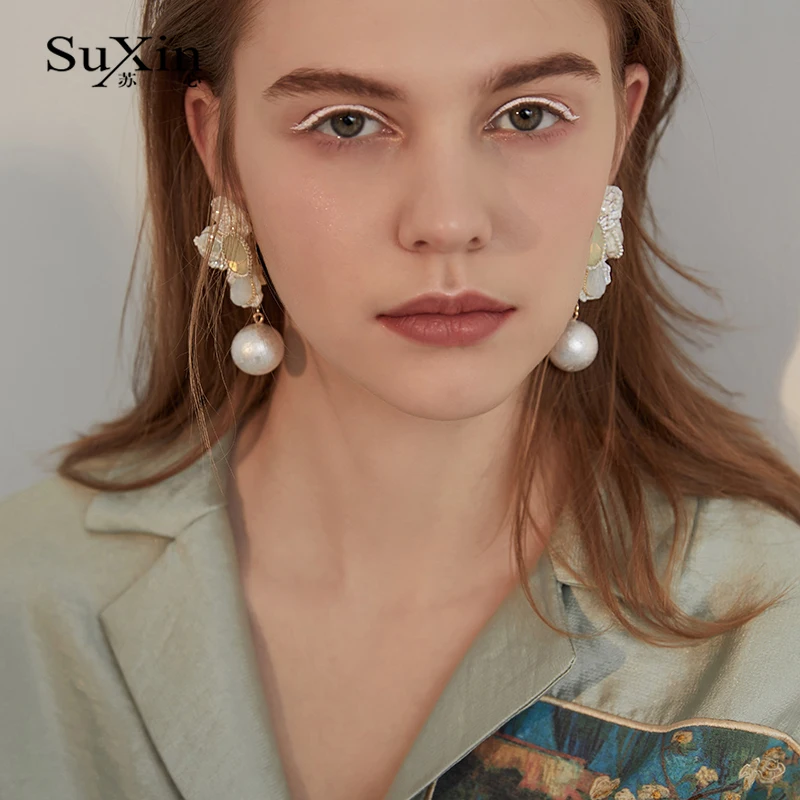 SuXin kõrvarõngad 2020 uue lihtsa valge kest lill kõrvarõngad naiste pikk jagu kunstlik pärl ripats, kõrvarõngad ehted kingitus