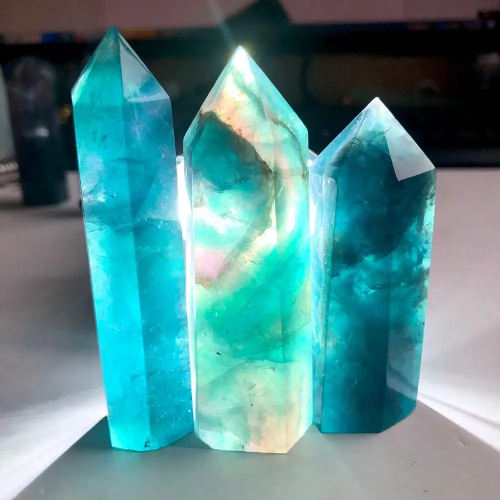 Looduslik Sinine Roheline Fluoriidimaardlat Võlukepp Crystal Prism Tervendav Crystal püramiid Kivi Sammas Kodu Kaunistamiseks Kingitused