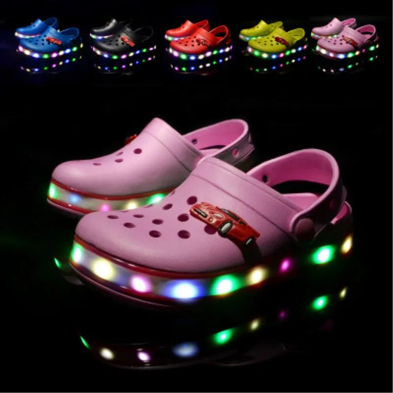 2020 Uue Brändi Suvel teise lapse laste LED Valgustusega Sandaalid Vilkuv Poisid Tüdrukud Rannas Sussid Kids Kingad Non-slip Sandaalid