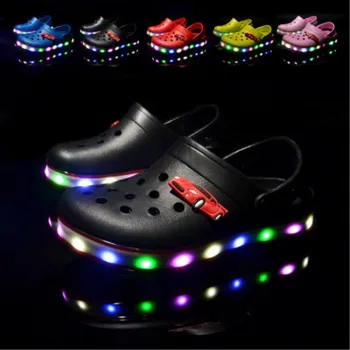 2020 Uue Brändi Suvel teise lapse laste LED Valgustusega Sandaalid Vilkuv Poisid Tüdrukud Rannas Sussid Kids Kingad Non-slip Sandaalid