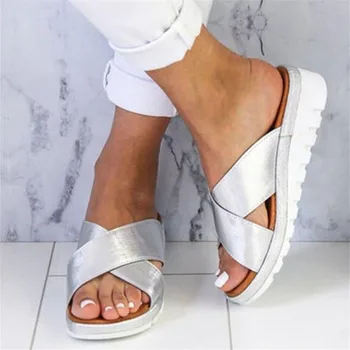 Disainer Sussid naiste 2020. aasta uus mood korter plätud flip flops rand kingad suvel naiste sandaalid platvorm suured kingad