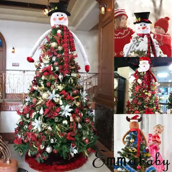 Jõulud Suur Snowman Christmas Tree Kodust Väljas Koos Sall, Müts, Mis Rippus Uus Aasta Õhtusöök Pool Kodu Jõulukaunistused